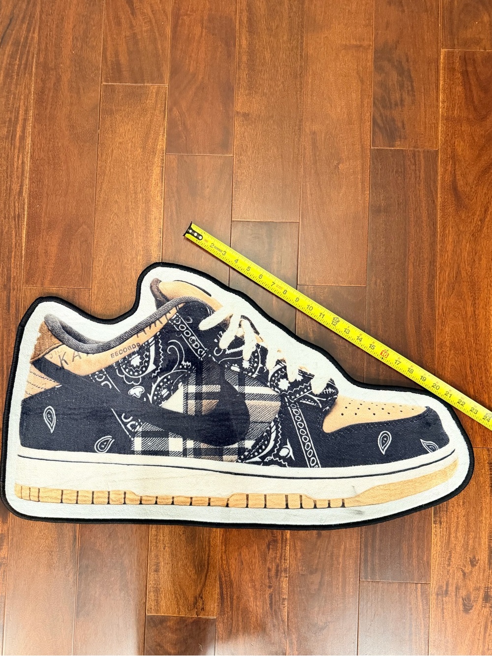 Sneaker Rug Nike Fuzzy - Picture 3 of 3